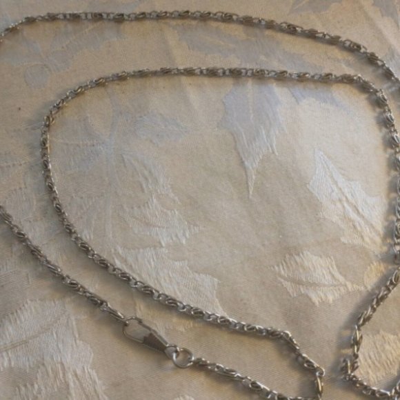 Women Vintage Silver Toned Paper Clip Open Link Chain Necklace - Picture 3 of 3